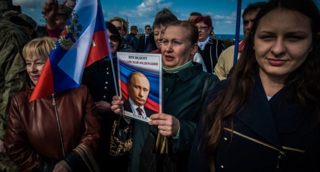 Достало и в Крыму: в оккупированном Севастополе уже есть антипутинская надпись  