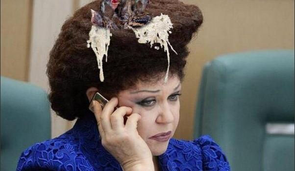 Российские пользователи слишком увлеклись экстраординарной прической одного из сенаторов Российские пользователи слишком увлеклись экстраординарной прической одного из сенаторов
