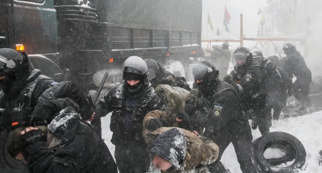 Політолог: без порушення кримінальних проваджень – ліквідація «Міхомайдану» – це холостий постріл Політолог: без порушення кримінальних проваджень – ліквідація «Міхомайдану» – це холостий постріл