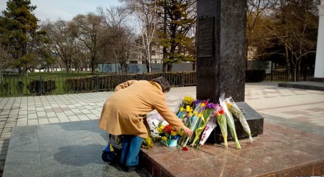 Жители Крыма почтили память Шевченко