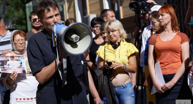 Блогер: если завтра в Киев Путин начнет собирать Майдан против барыг и олигархов, у него не будет проблем с добровольцами