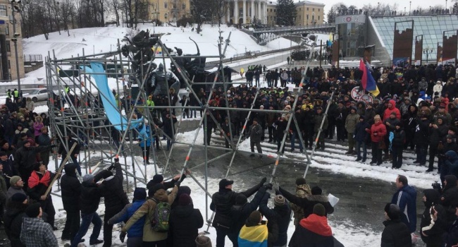 Российские пропагандисты поддерживают сторонников Саакашвили, рассказывая, что украинцы сами отказались от Крыма