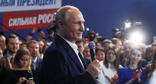 На здании МИД Великобритании установили световую проекцию с Путиным На здании МИД Великобритании установили световую проекцию с Путиным
