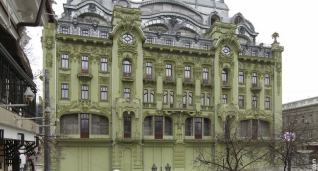 В Одессе в центре города «свободовцы» захватили гостиницу «Большая Московская» В Одессе в центре города «свободовцы» захватили гостиницу «Большая Московская»