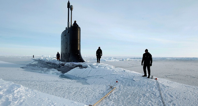 Во время отработки «ударов по РФ» подлодка США вмерзла в лед Во время отработки «ударов по РФ» подлодка США вмерзла в лед