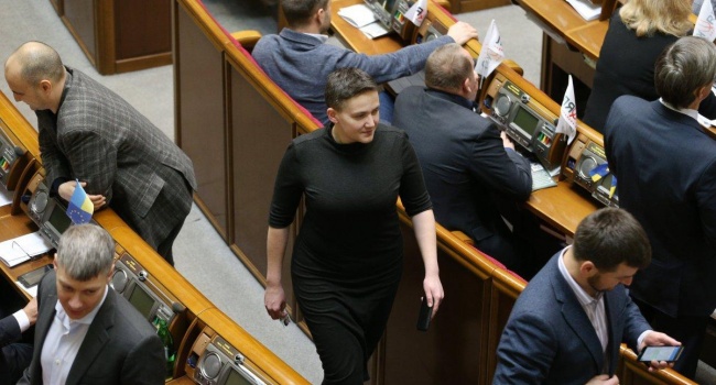 Из тюрьмы РФ Савченко встречали Порошенко и любовь украинцев. В украинскую тюрьму Савченко провожали Добкин и ненависть украинцев Из тюрьмы РФ Савченко встречали Порошенко и любовь украинцев. В украинскую тюрьму Савченко провожали Добкин и ненависть украинцев