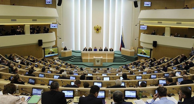 Кто больше: Совфед РФ пообещал выслать 60 дипломатов США