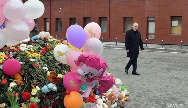 Оппозиционер: Путин и Тулеев отказались выходить к участникам митинга в Кемерово, зато по телевизору покажут «соболезнование президента» Оппозиционер: Путин и Тулеев отказались выходить к участникам митинга в Кемерово, зато по телевизору покажут «соболезнование президента»