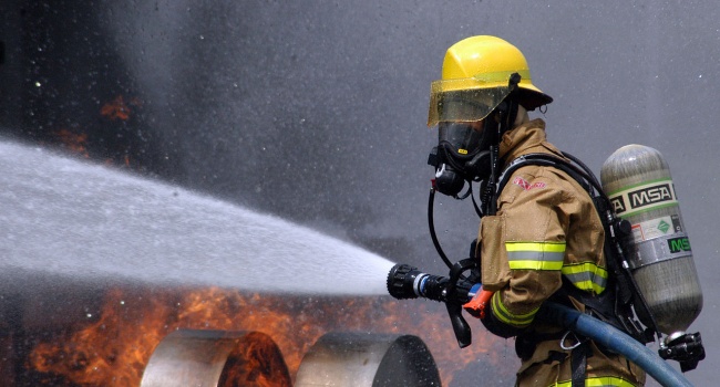 В Сумах тушили два пожара в одном здании