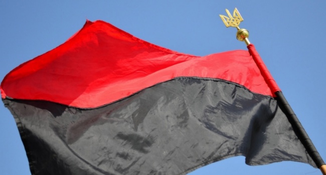 В Борисполе официально поднят флаг УПА