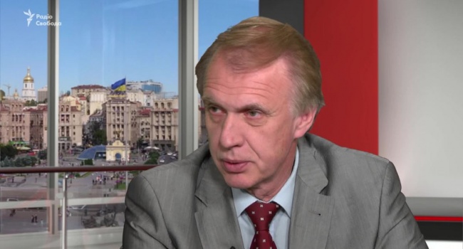 «О каком договоре вообще может идти речь?»: дипломат подверг критике дружбу Киева и Москвы