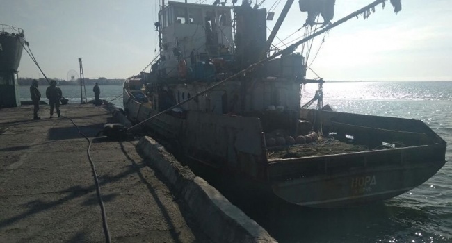 Украина арестовала задержанное в Азовском море судно из России вместе с экипажем