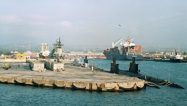 В связи с угрозой ударов российские корабли покинули сирийский порт Тартус