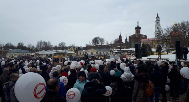 «В Украине – дети, в Сирии – дети! А кто мы?»: на митинге в Подмосковье Путина поставили в неловкое положение «В Украине – дети, в Сирии – дети! А кто мы?»: на митинге в Подмосковье Путина поставили в неловкое положение