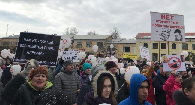 «В Украине – дети, в Сирии – дети! А кто мы?»: на митинге в Подмосковье Путина поставили в неловкое положение «В Украине – дети, в Сирии – дети! А кто мы?»: на митинге в Подмосковье Путина поставили в неловкое положение