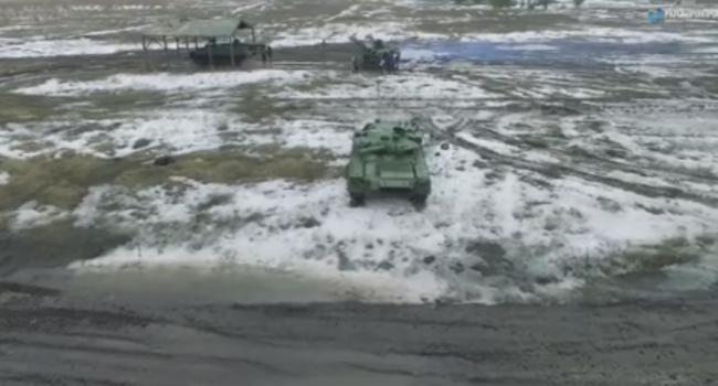 Украина усилит армию: стартовало серийное производство боемашин «Атлет», - Порошенко