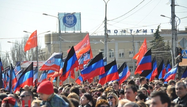 Донецкие террористы провели марш в честь «годовщины» «ДНР»