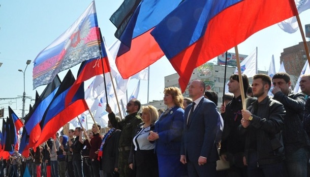 Донецкие террористы провели марш в честь «годовщины» «ДНР»