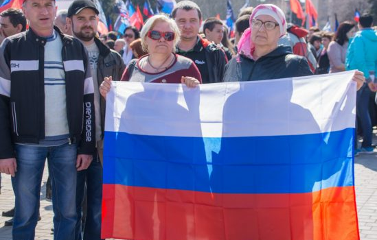 Жители Донецка устроили многотысячное шествие в день «провозглашения ДНР»