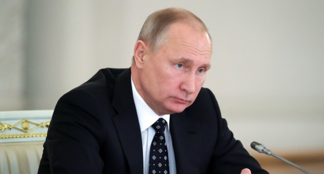 Путин окажет финансовую помощь военным в Крыму