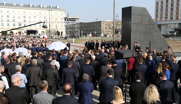  В Варшаве открыт памятник жертвам Смоленской катастрофы 