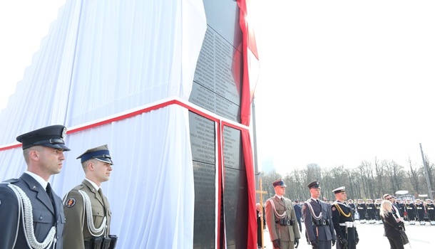  В Варшаве открыт памятник жертвам Смоленской катастрофы 