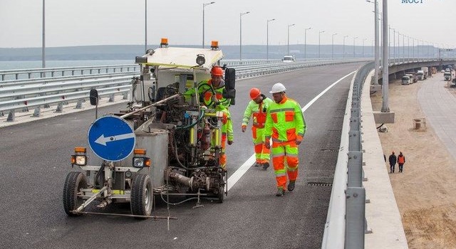 Строительство Крымского моста практически завершено, - фото
