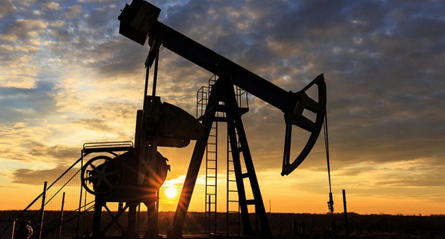 Из-за атаки по Сирии началось снижение цен на нефть Из-за атаки по Сирии началось снижение цен на нефть