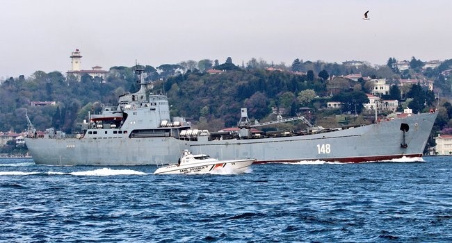 Путин отправил в Сирию десантный корабль с военной техникой на борту