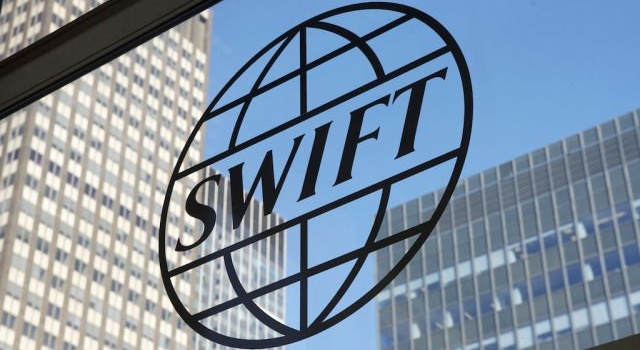 В Кремле готовятся к возможному отключению России от SWIFT 
