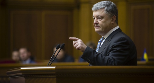 Политолог рассказал, как Порошенко перестраховался прежде, чем просить автокефалию для УПЦ Политолог рассказал, как Порошенко перестраховался прежде, чем просить автокефалию для УПЦ