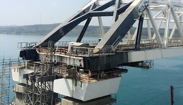 Фактически готов: в сети появились новые фото путинского моста в аннексированный Крым 