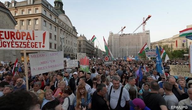 Массовые митинги в Будапеште: митингующие протестовали против пропаганды Массовые митинги в Будапеште: митингующие протестовали против пропаганды