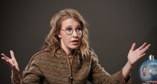 Собчак считает, что Западу непозволительно критиковать Путина, сравнивать его с Гитлером Собчак считает, что Западу непозволительно критиковать Путина, сравнивать его с Гитлером