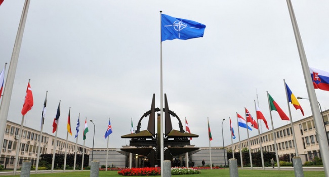 Венгрия непоколебима: комиссии Украина – НАТО не будет