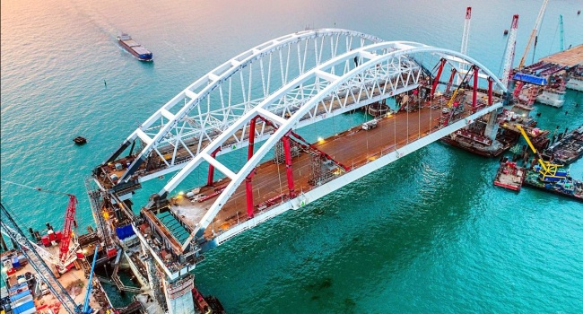 «Не простоит»: треснула опора Крымского моста