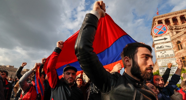 Восстание армян работает на наше общее дело – развал тюрьмы народов, – блогер