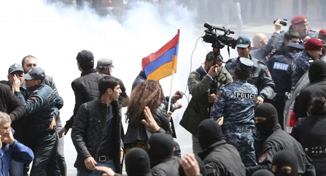 В Кремле считают, что в Армении никакого госпереворота не было, чего не скажешь про Украину