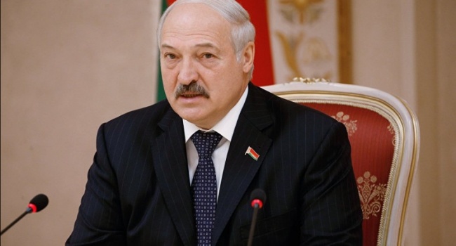 Лукашенко: «Российские СМИ разжигают истерию в обществе» Лукашенко: «Российские СМИ разжигают истерию в обществе»