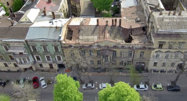 В Одессе рухнуло одно из самых известных зданий