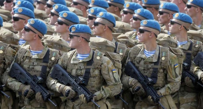 Украинская армия с начала агрессии РФ увеличилась с 6000 боеспособных частей до 250 000 боеспособного войска Украинская армия с начала агрессии РФ увеличилась с 6000 боеспособных частей до 250 000 боеспособного войска