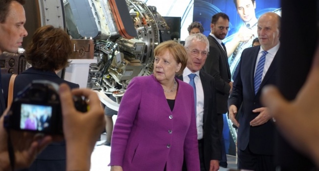 Меркель поддержала инициативу о создании Европейского оборонного союза