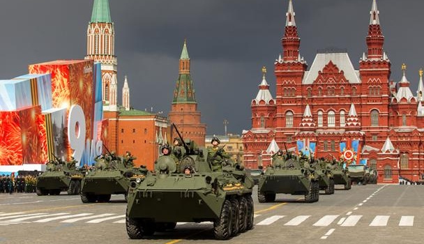 В Москве провели репетицию парада, задействовав тысячи солдат и сотни единиц техники 