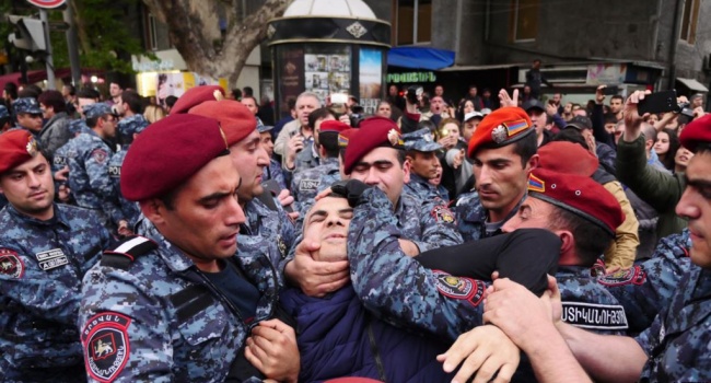 Политолог: Армения выбрала политику «малых шагов», чтобы вырваться из удушающих объятий Кремля
