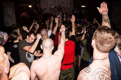«Фашизма в Украине нет?»: в Киеве толпа нацистов устроила концерт