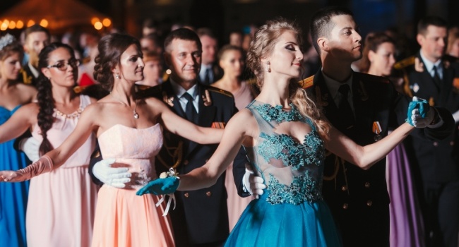 Минобороны РФ хочет провести офицерский бал в аннексированном Крыму Минобороны РФ хочет провести офицерский бал в аннексированном Крыму