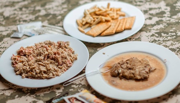 Президент показал новое меню военных