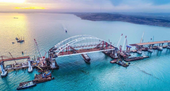 У Путина резко перенесли сроки завершения строительства моста в Крым на конец 2019-го