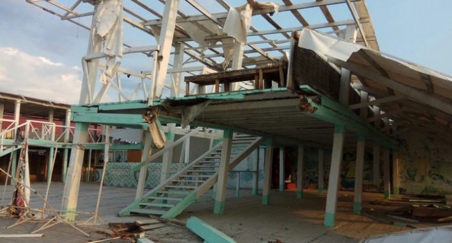 Новый сезон в Крыму: мусорные свалки и заброшенные пляжи