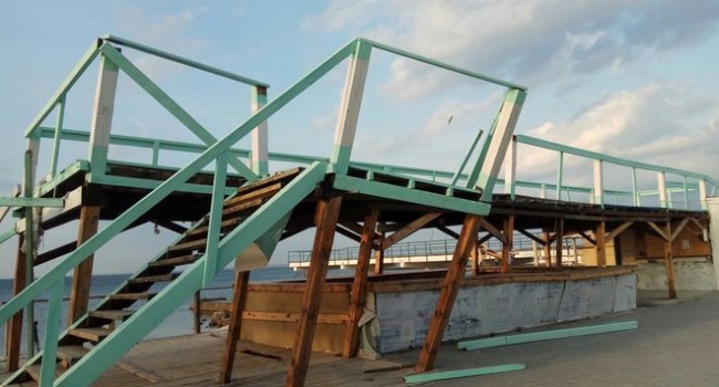 Новый сезон в Крыму: мусорные свалки и заброшенные пляжи